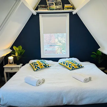 Hello - Tiny House Dahliastraat 60 Tatil Evi *