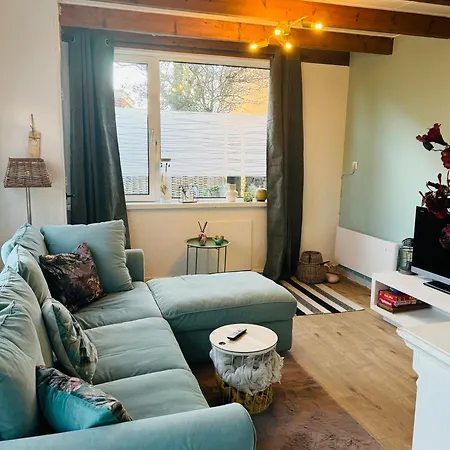 Hello - Tiny House Dahliastraat 60 Holiday home *