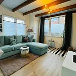 Hello - Tiny House Dahliastraat 60