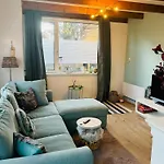 Hello - Tiny House Dahliastraat 60 Semesterbostad *